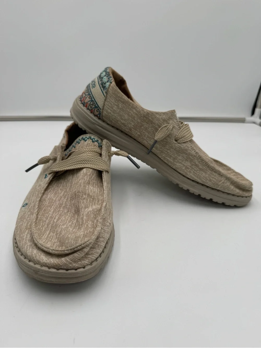 Hey Dude Wendy Flora Sunflower Beige Women’s Size 10 EU 41 Embroidered Loafers